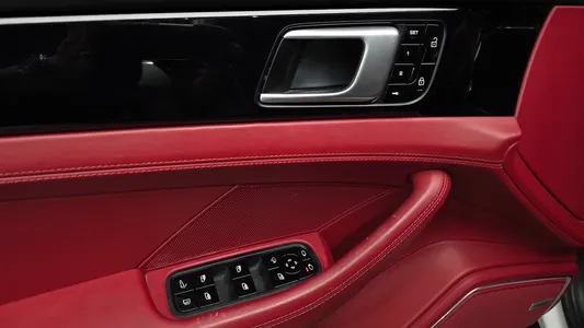 Porsche (971) 2.9 AWD E- 2020 34