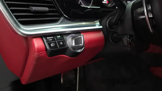 Porsche (971) 2.9 AWD E- 2020 29