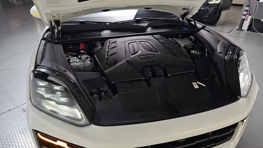 Porsche (PO536) 4.0 GTS 2025 5