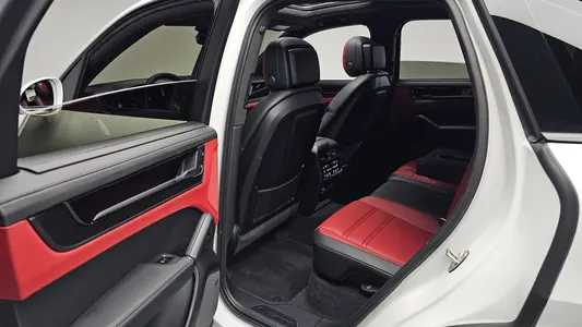 Porsche (PO536) 4.0 GTS 2025 11