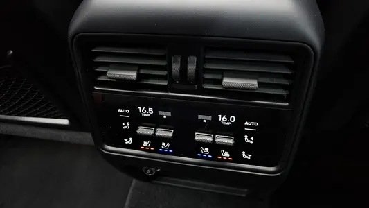 Porsche (PO536) 4.0 GTS 2025 33