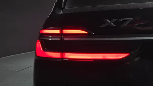 BMW X7 (G07) xDrive 40i M 7 2026 23