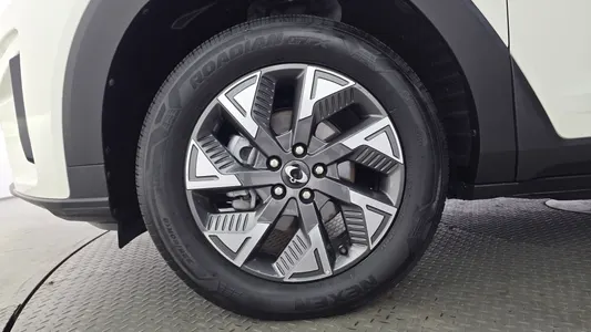 KG Mobility EVX E7 2024 5