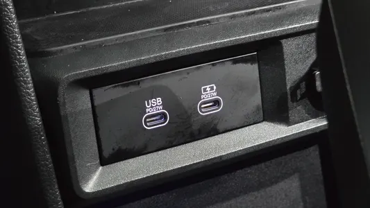 KG Mobility EVX E7 2024 13