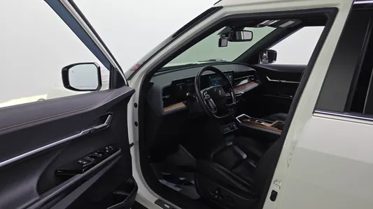 KG Mobility EVX E7 2024 10