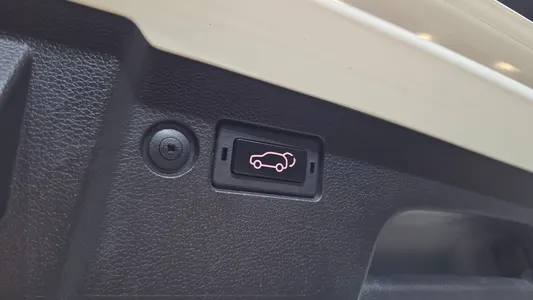 KG Mobility EVX E7 2024 18