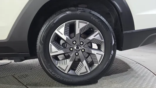 KG Mobility EVX E7 2024 21