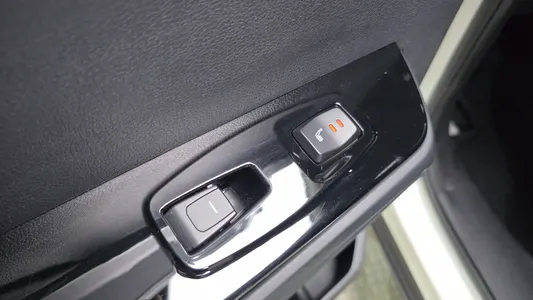 KG Mobility EVX E7 2024 29