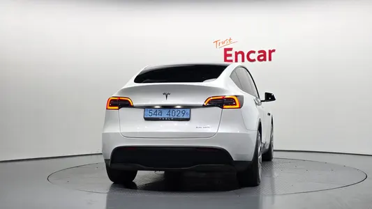 Tesla Y AWD 2022 4