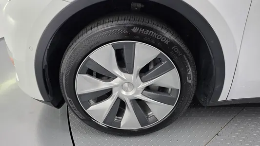 Tesla Y AWD 2022 5