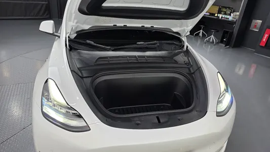 Tesla Y AWD 2022 6
