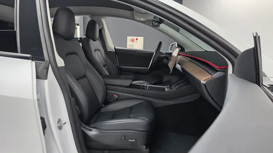Tesla Y AWD 2022 11