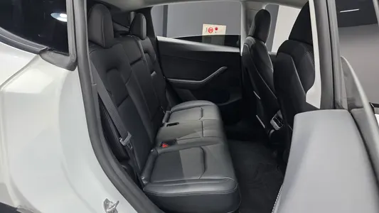 Tesla Y AWD 2022 12