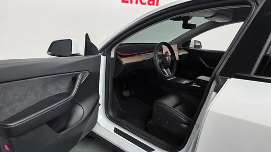 Tesla Y AWD 2022 10