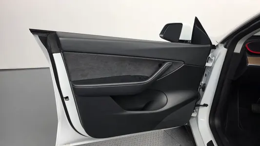 Tesla Y AWD 2022 24