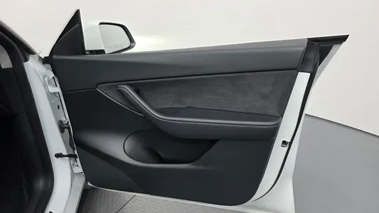 Tesla Y AWD 2022 25