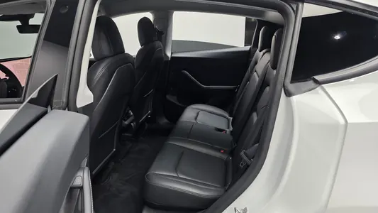 Tesla Y AWD 2022 26