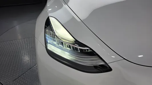 Tesla Y AWD 2022 22