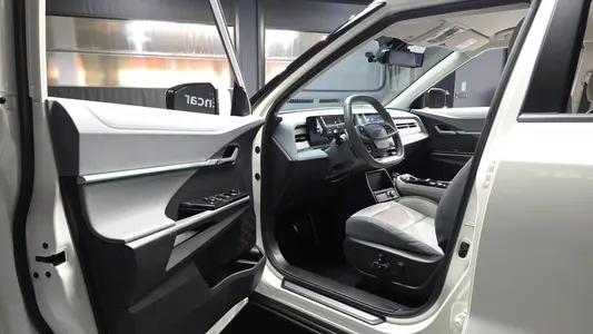 KG Mobility EV (O100) MX AWD 2025 10