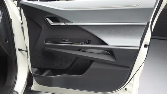 KG Mobility EV (O100) MX AWD 2025 24