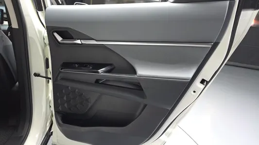KG Mobility EV (O100) MX AWD 2025 25