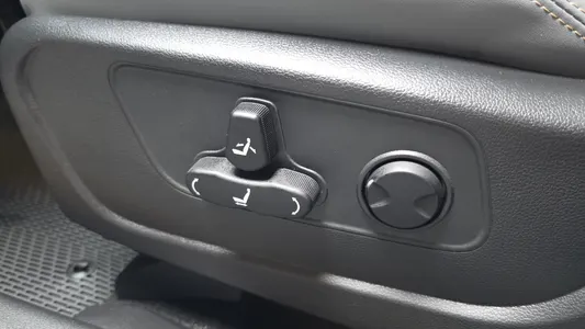 KG Mobility EV (O100) MX AWD 2025 30