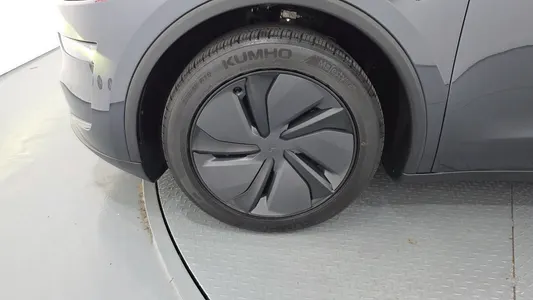 Tesla Y RWD 2025 5