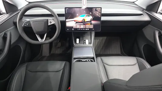 Tesla Y RWD 2025 7
