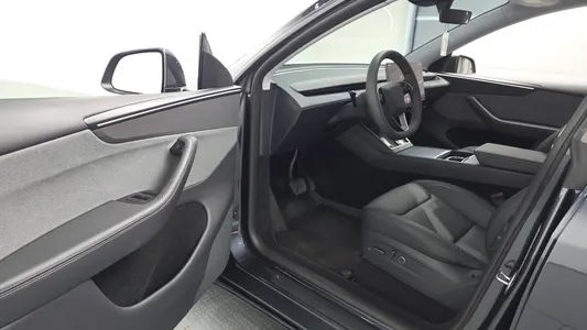 Tesla Y RWD 2025 10