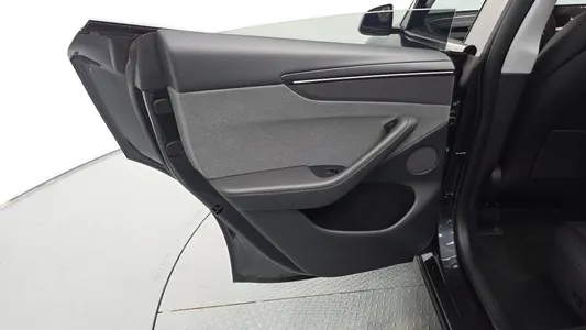 Tesla Y RWD 2025 26