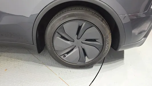 Tesla Y RWD 2025 22