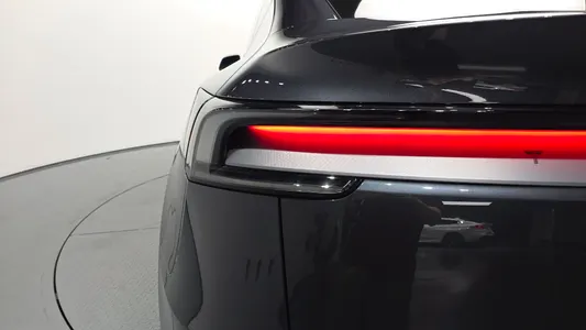 Tesla Y RWD 2025 24