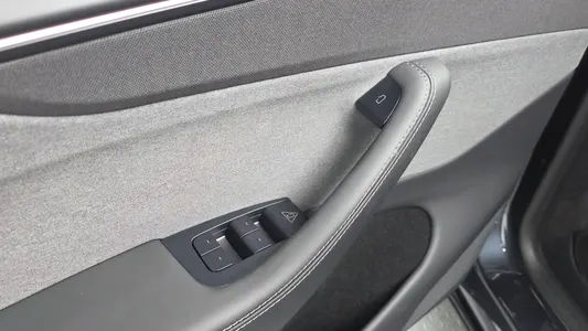 Tesla Y RWD 2025 28