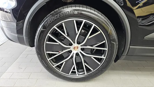 Porsche EV 4 2025 5