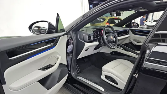 Porsche EV 4 2025 10