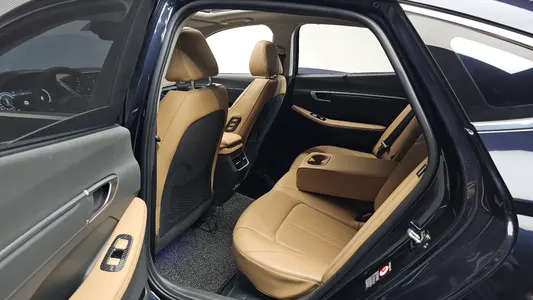 Hyundai (DN8) 2019 11