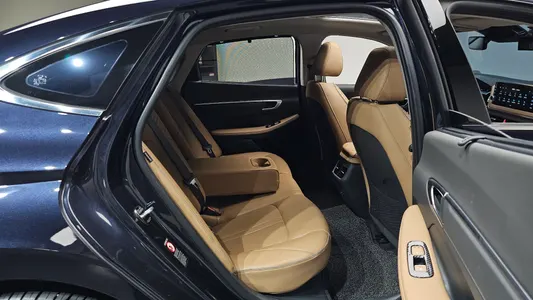 Hyundai (DN8) 2019 12