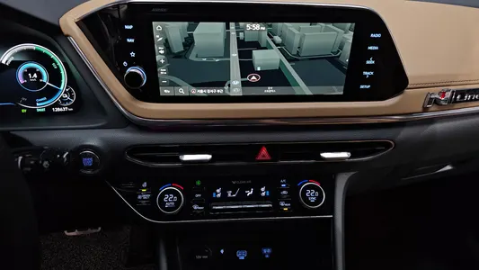 Hyundai (DN8) 2019 15