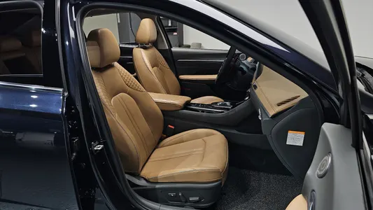 Hyundai (DN8) 2019 27
