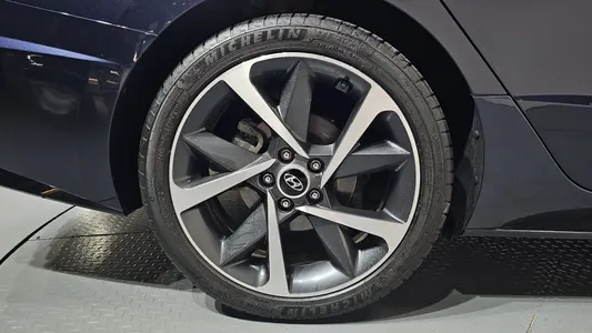 Hyundai (DN8) 2019 22