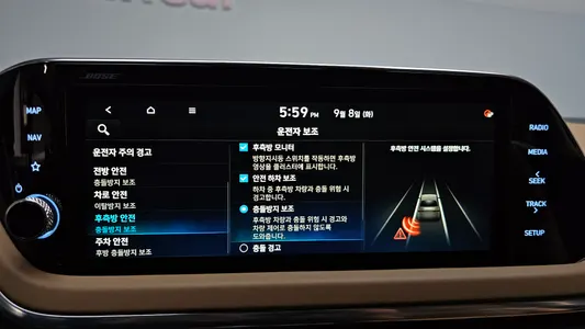 Hyundai (DN8) 2019 32