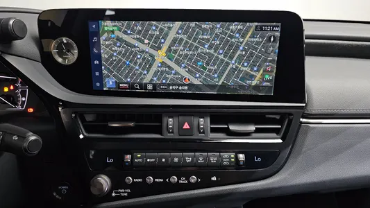 Lexus ES300h 7 2024 14