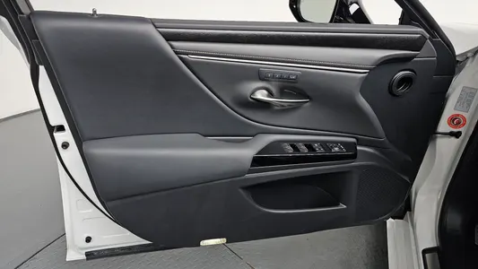 Lexus ES300h 7 2024 24