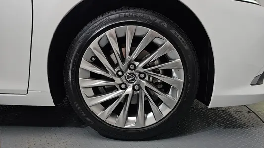 Lexus ES300h 7 2024 21