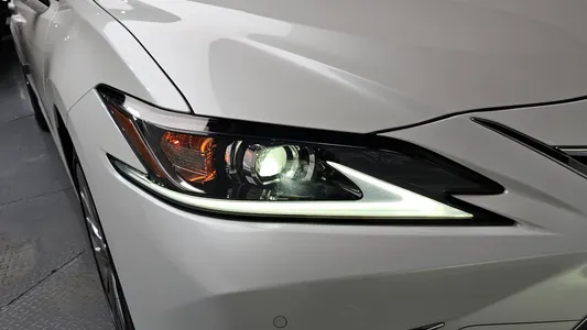 Lexus ES300h 7 2024 22
