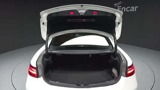 Mercedes-Benz E-Class W213 E220d 2019 32