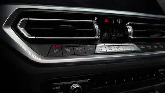 BMW 3 Series (G20) 320i 2020 35