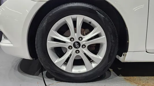 Hyundai YF LPI () 2012 5