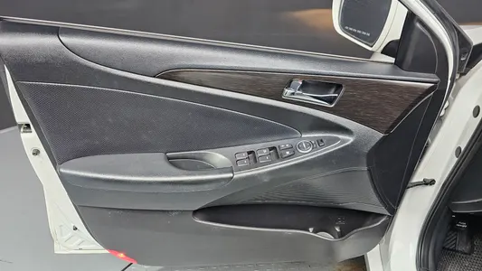 Hyundai YF LPI () 2012 24