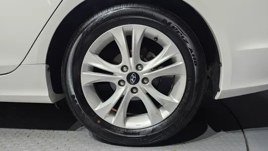 Hyundai YF LPI () 2012 21